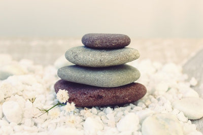 La lithothérapie et le stress : comment surmonter l’anxiété avec les pierres ?