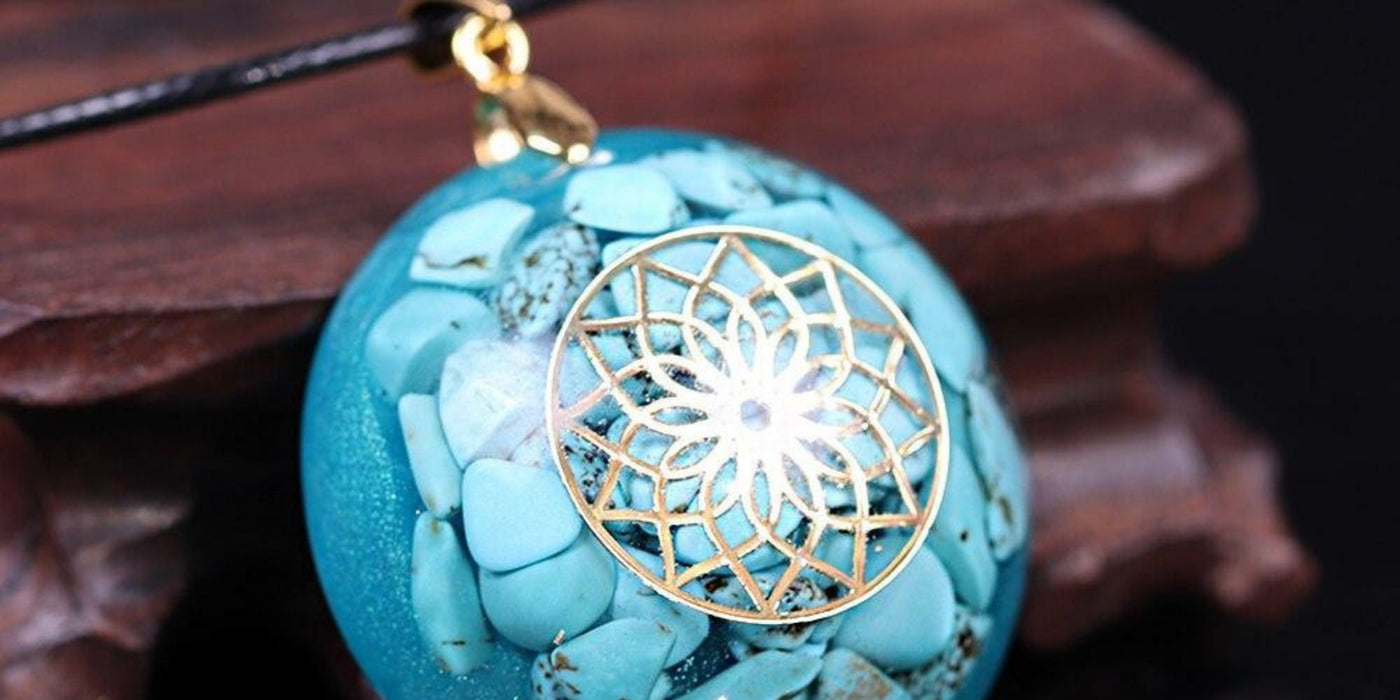 COLLIERS, PENDENTIFS