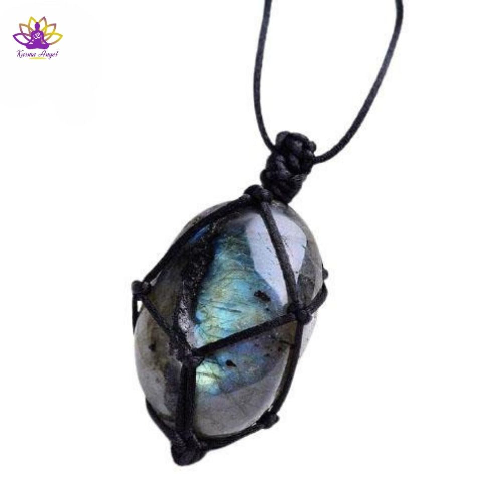 "Bouclier bienveillant" - Collier maille pendentif pierre de lune, ajustable 
