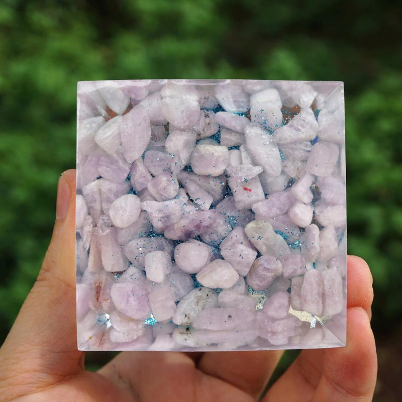 Pyramide Chakras orgonite en cristal d’améthyste