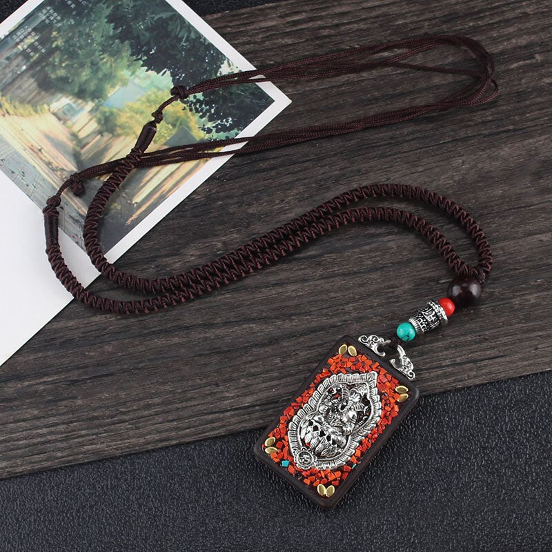 Collier ethnique en bois de santal du Népal