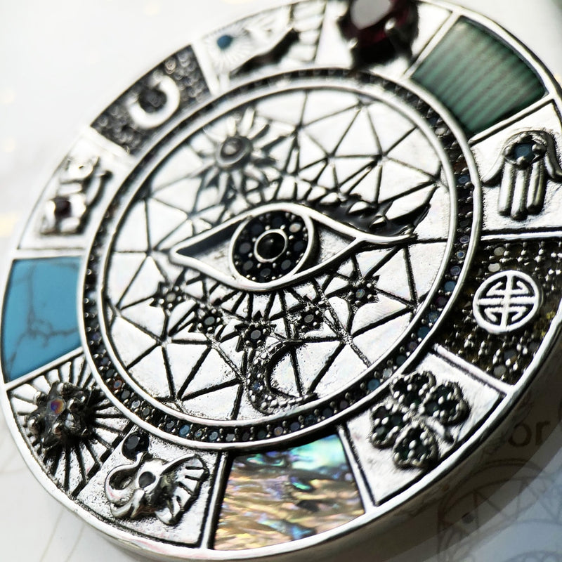 Pendentif amulette magique en argent