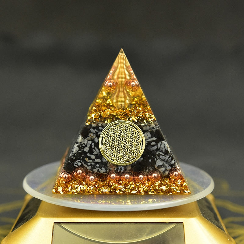 Pyramide d’énergie Reiki en orgonite