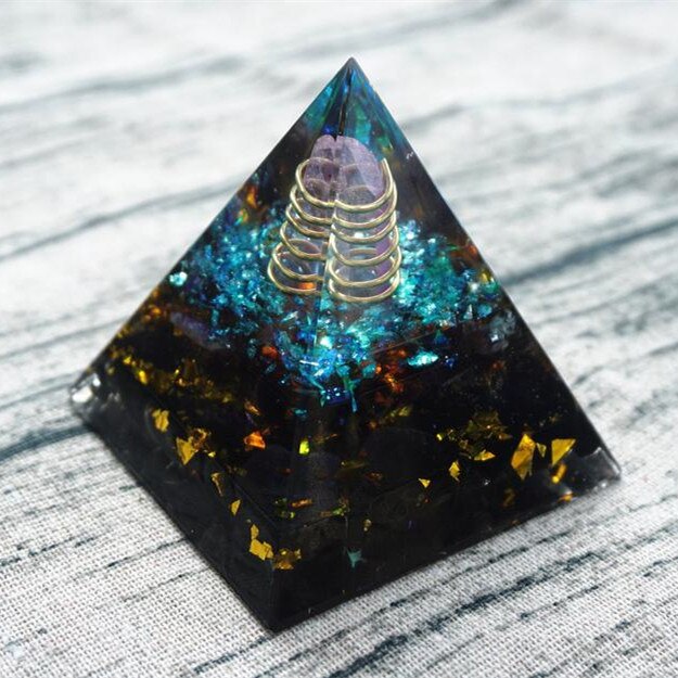 "Hautes vibrations" - Pyramide orgonite pointe de cristal rose