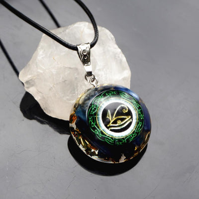 Collier pendentif cristal oeil d’horus en orgonite