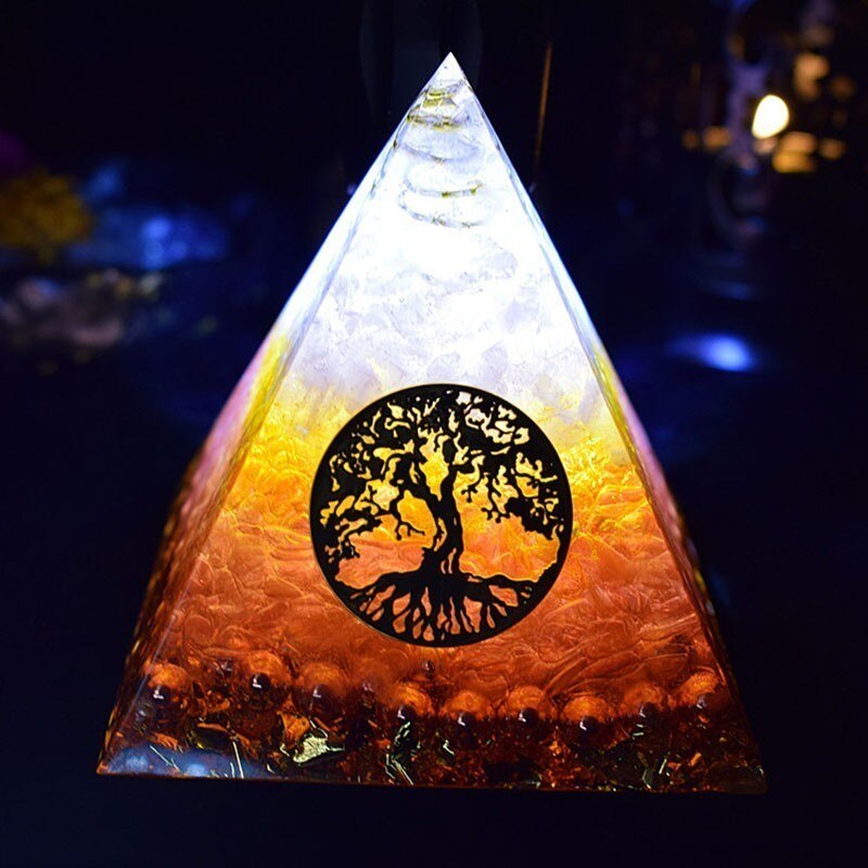 Pyramide Reiki arbre de vie en orgonite