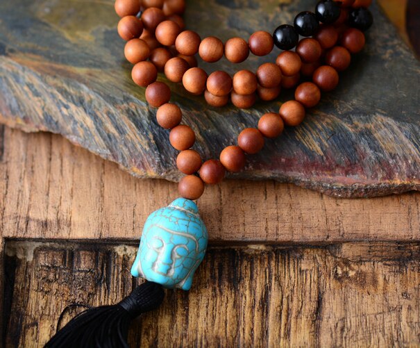 Collier Mala traditionnel en bois et tête de bouddha