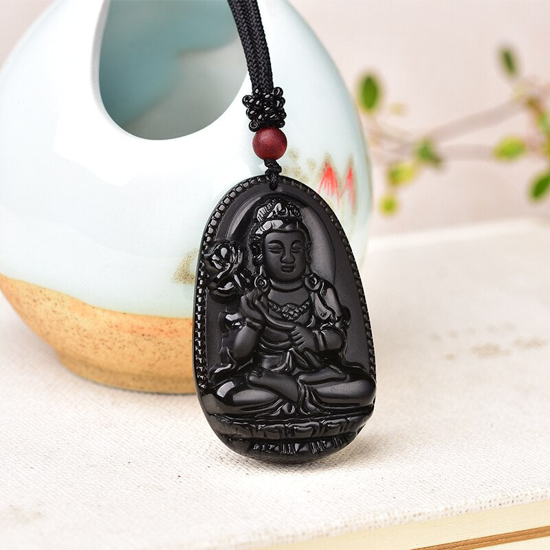 Collier amulette bouddha sculptée en obsidienne