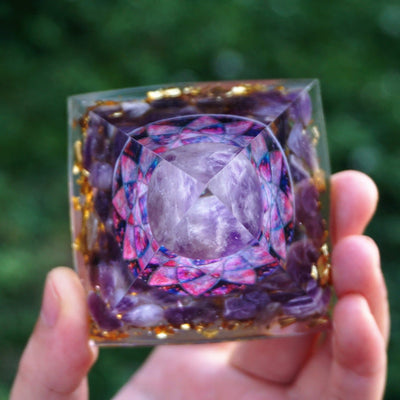 "Richesse intérieure" - Pyramide de guérison en orgonite - Karma Angel