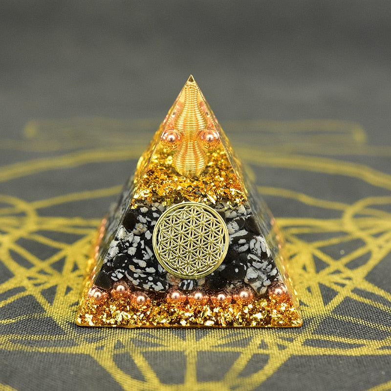 Pyramide d’énergie Reiki en orgonite