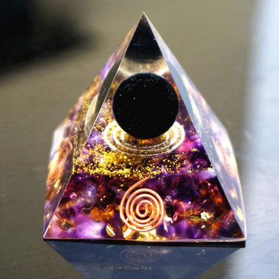 Pyramide orgonite en obsidienne et quartz