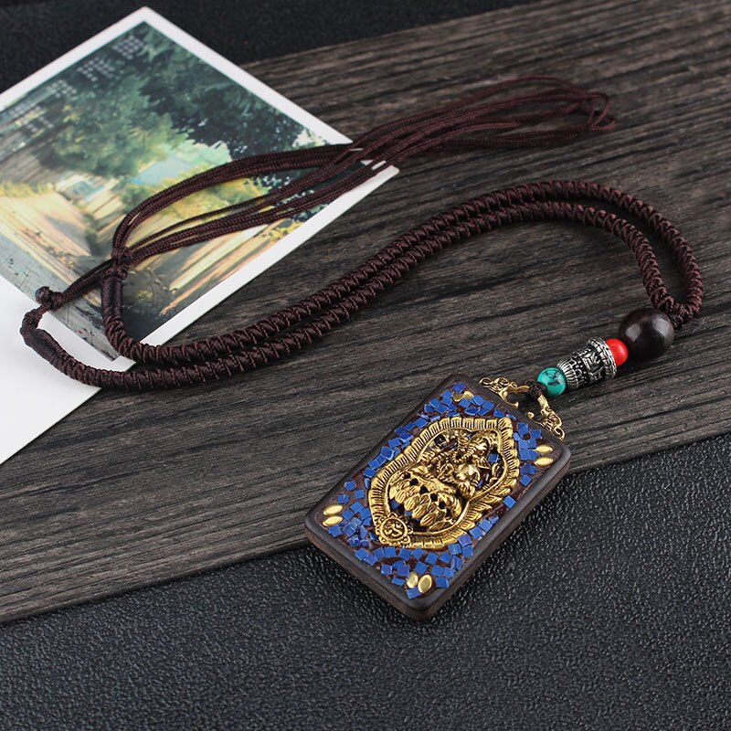 Collier ethnique en bois de santal du Népal