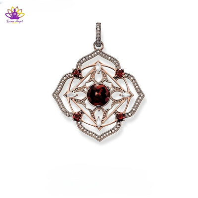 Pendentif élégant Chakra racine en argent