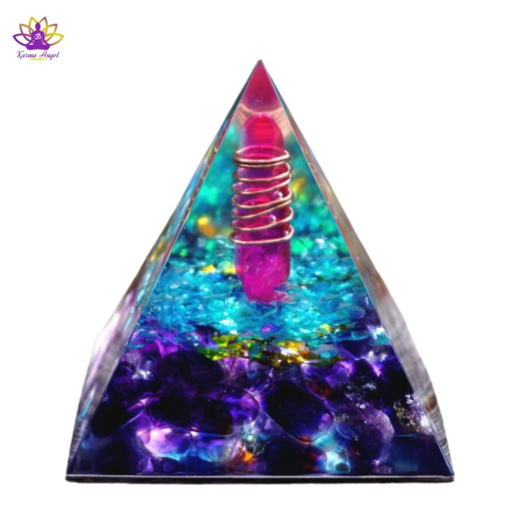 Pyramide orgonite avec pointe de cristal 